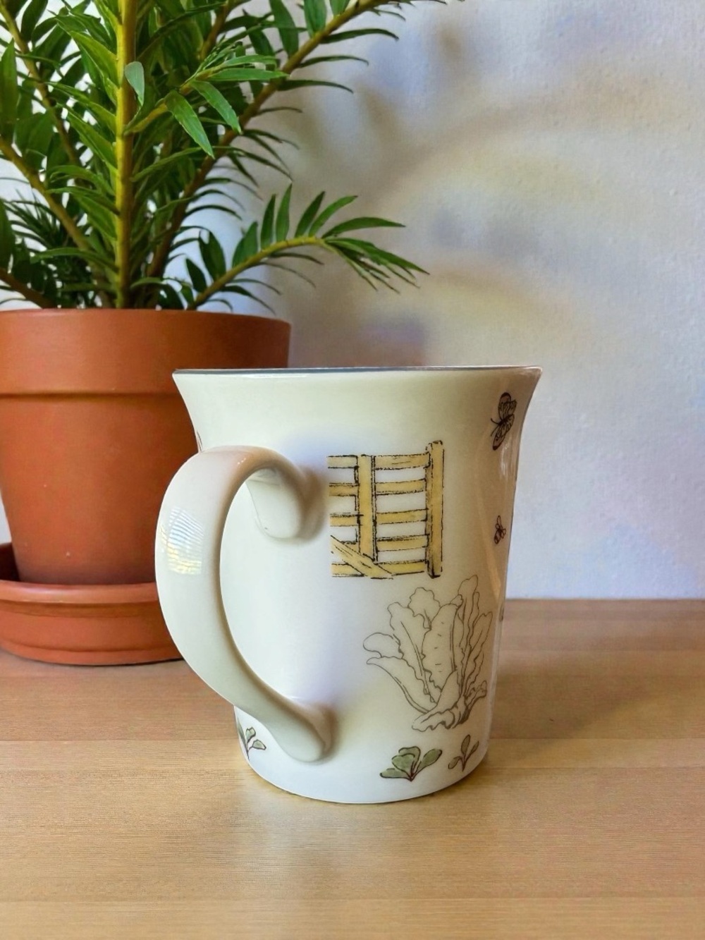 Peter Rabbit Garden Vegetables Ceramic Coffee Mug Cup Beatrix Potter - Picture 2 of 12